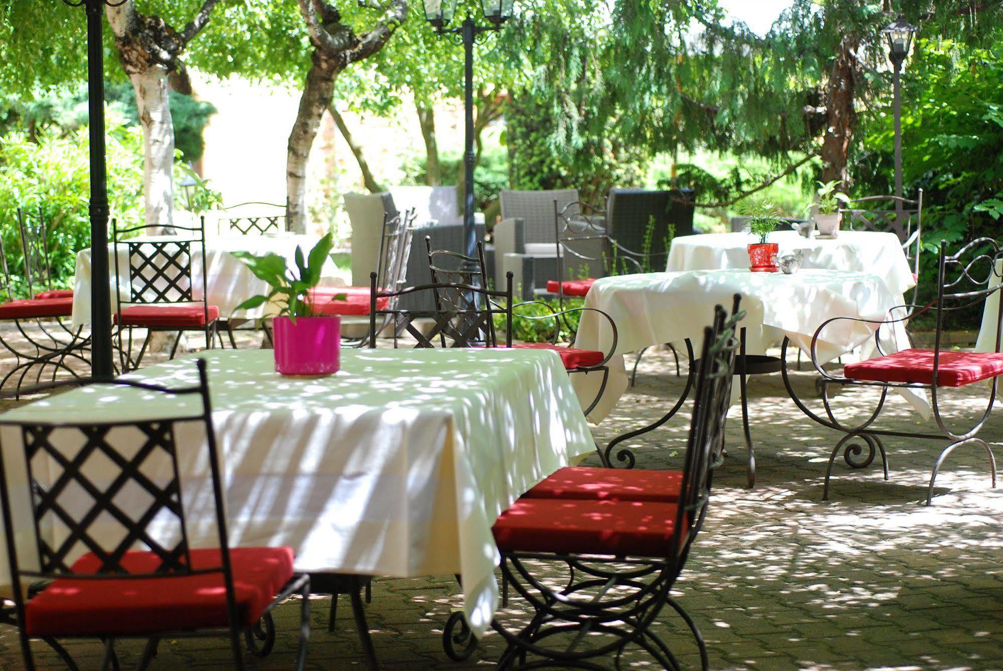 Demeures Et Chateaux L'Abbaye Caladoise - Anciennement Hostellerie Ferme Du Poulet Виллефранче-Сур-Салне Экстерьер фото